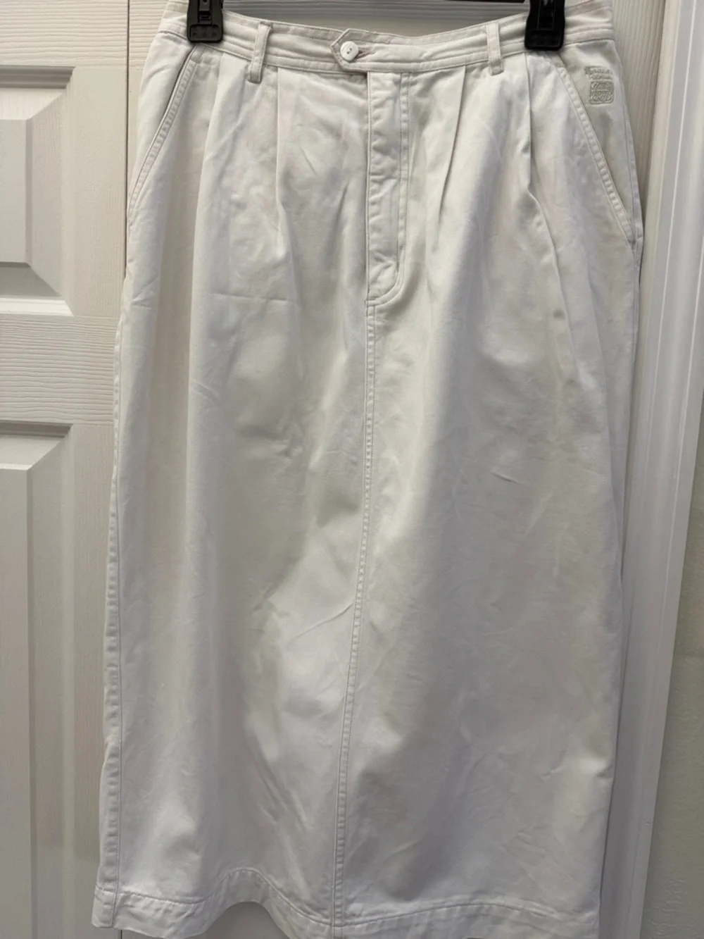 Vintage Women's off-white Midi Skirt - Classic Pleated Front